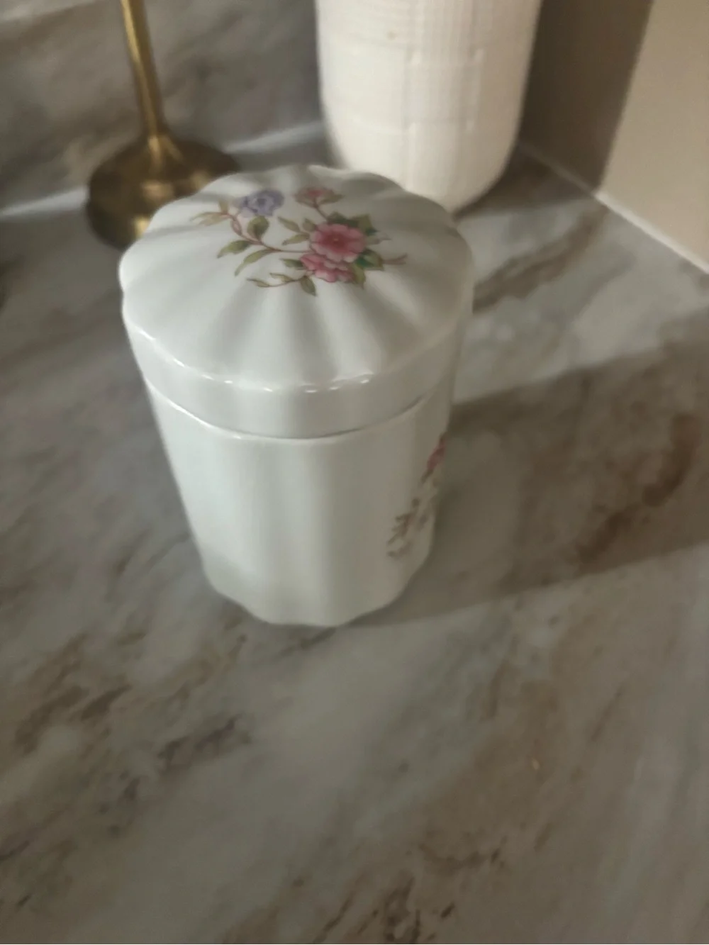 FTDA Vintage Floral Covered Porcelain canister ‎ with Lid